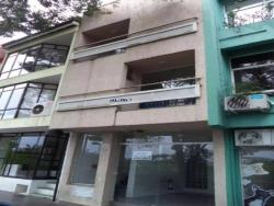 Locação em Condomínio Centro Comercial Alphaville - Barueri