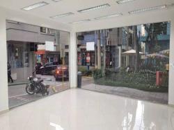 Locação em Condomínio Centro Comercial Alphaville - Barueri