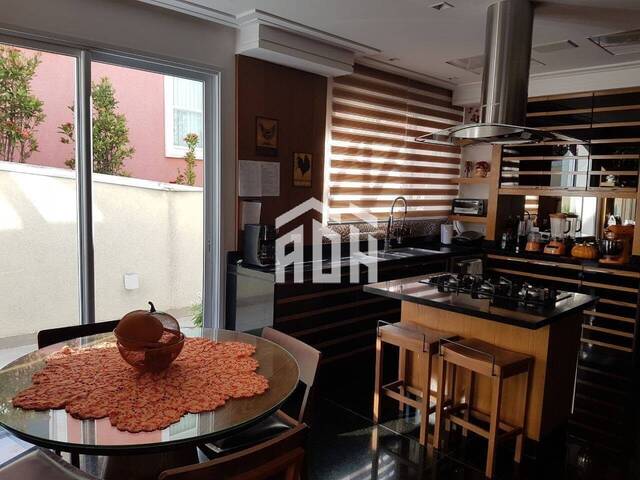 Casa para Venda em Santana de Parnaíba - 3