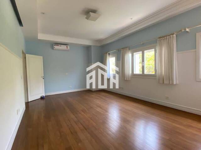 Casa para Venda em Santana de Parnaíba - 2