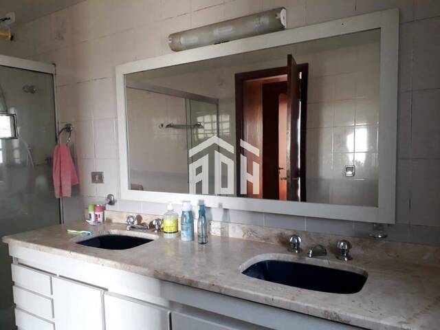 Casa para Venda em Santana de Parnaíba - 3