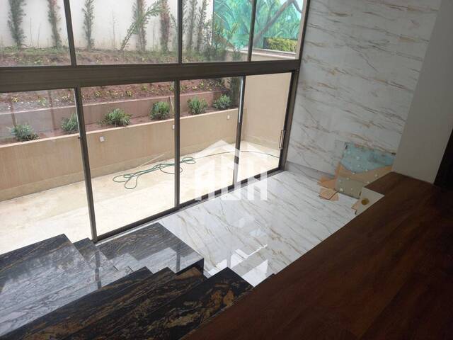 Casa para Venda em Santana de Parnaíba - 3