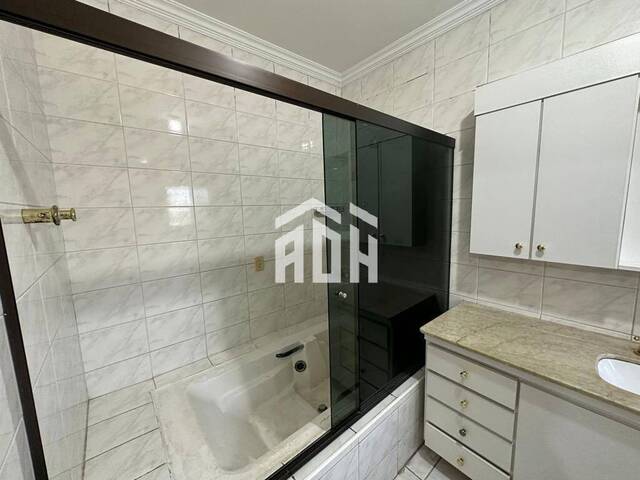 Casa para Venda em Santana de Parnaíba - 3