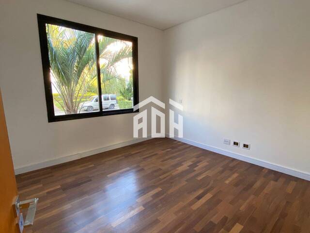 Casa para Venda em Santana de Parnaíba - 4