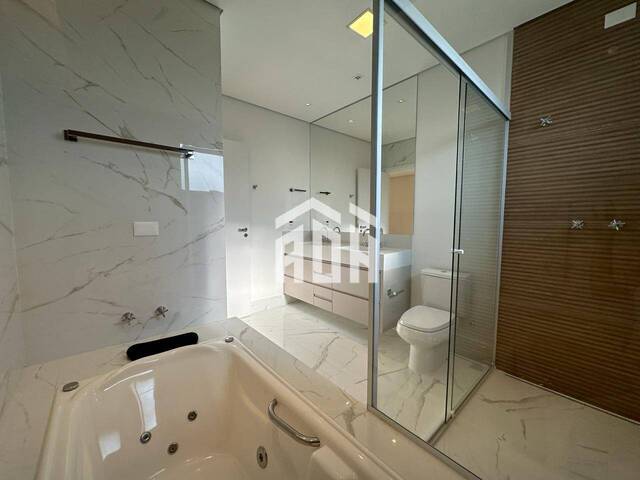 Casa para Venda em Santana de Parnaíba - 3