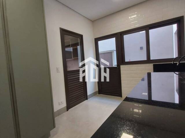 Casa para Venda em Santana de Parnaíba - 3