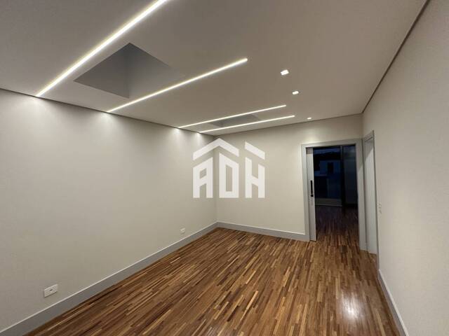 Casa para Venda em Santana de Parnaíba - 3