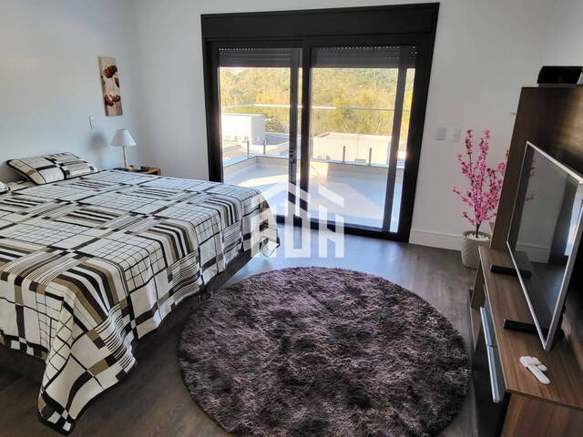 Casa para Venda em Santana de Parnaíba - 3