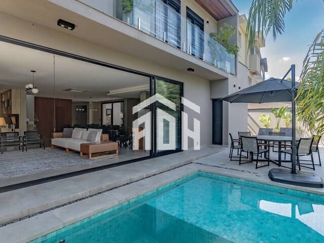 #328 - Casa para Venda em Santana de Parnaíba - SP