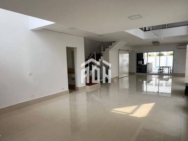 Casa para Venda em Santana de Parnaíba - 2