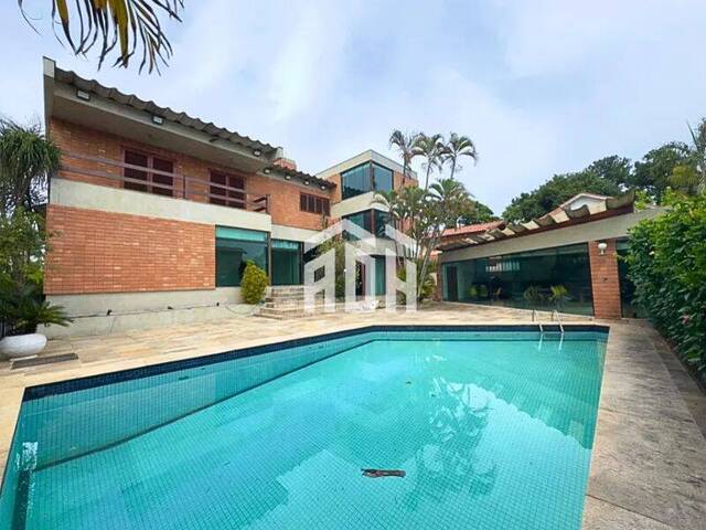 #638 - Casa para Venda em Santana de Parnaíba - SP