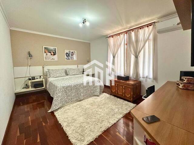 Casa para Venda em Santana de Parnaíba - 5