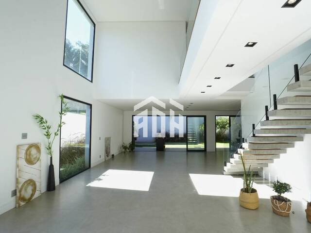 #640 - Casa para Venda em Santana de Parnaíba - SP