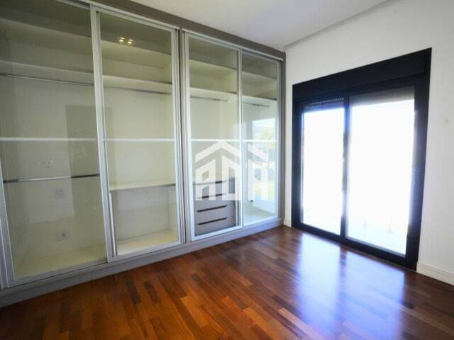 Casa para Venda em Santana de Parnaíba - 5