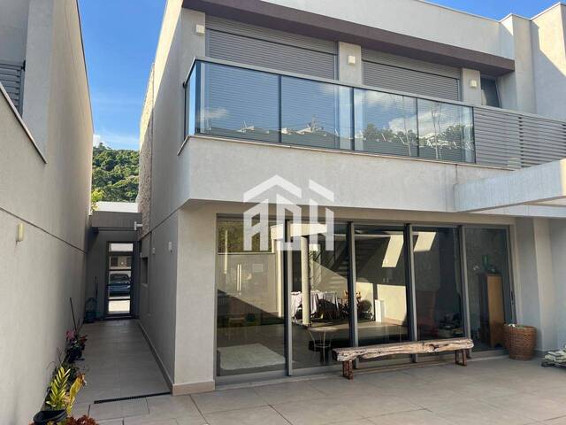 #671 - Casa para Venda em Santana de Parnaíba - SP