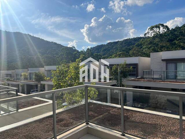 #671 - Casa para Venda em Santana de Parnaíba - SP