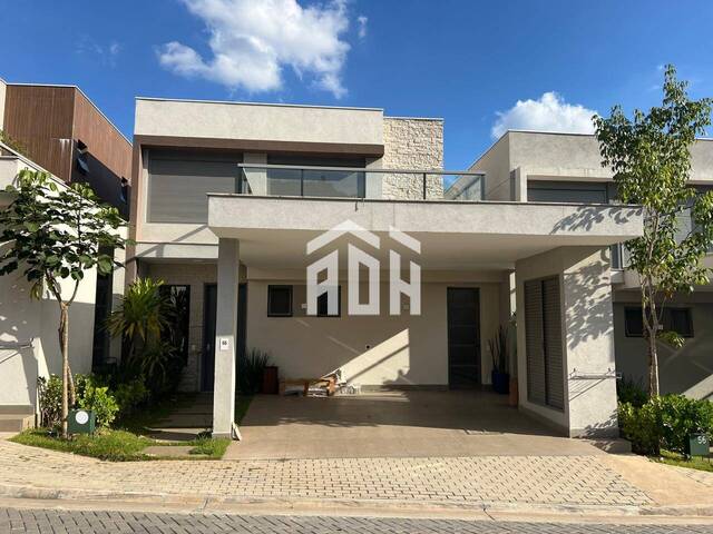 #671 - Casa para Venda em Santana de Parnaíba - SP