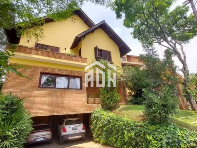 #670 - Casa para Venda em Santana de Parnaíba - SP