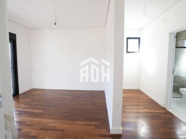 #680 - Casa para Venda em Santana de Parnaíba - SP