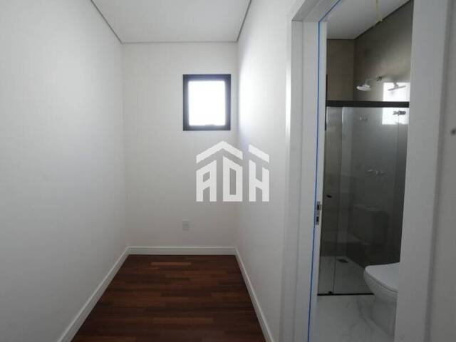 Casa para Venda em Santana de Parnaíba - 4