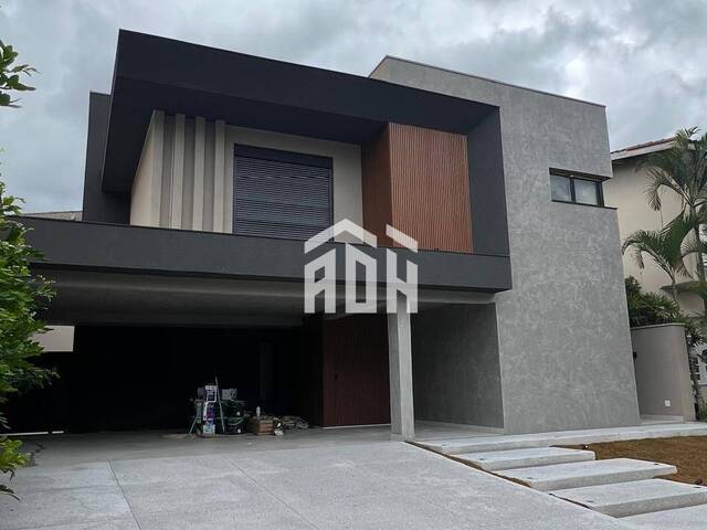 #687 - Casa para Venda em Santana de Parnaíba - SP