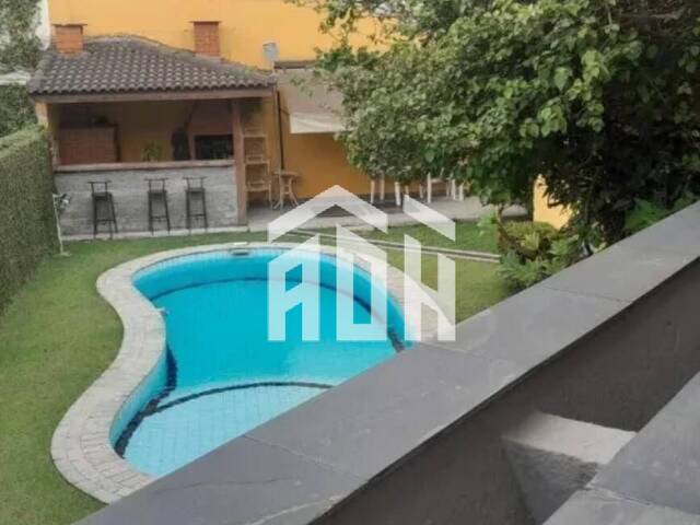 #688 - Casa para Venda em Santana de Parnaíba - SP