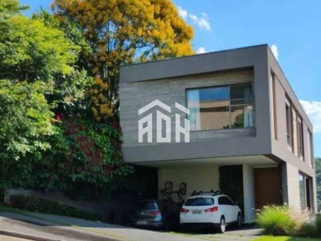 #691 - Casa para Venda em Santana de Parnaíba - SP