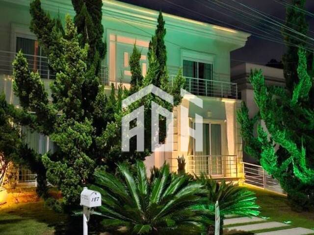 #693 - Casa para Venda em Santana de Parnaíba - SP