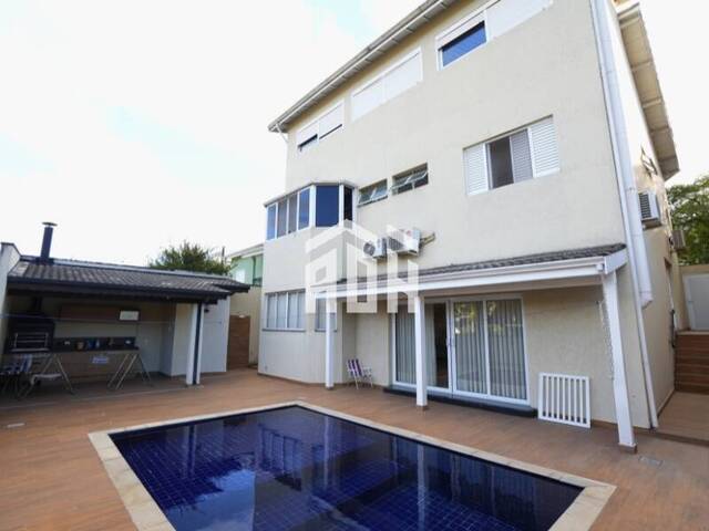 #711 - Casa para Venda em Santana de Parnaíba - SP