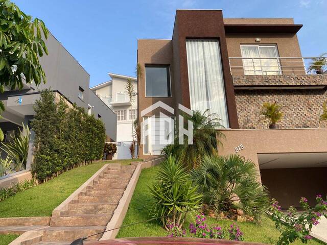 #718 - Casa para Venda em Santana de Parnaíba - SP