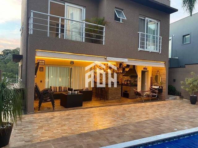 #718 - Casa para Venda em Santana de Parnaíba - SP