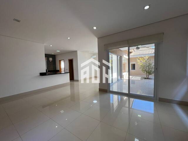 Casa para Venda em Santana de Parnaíba - 5