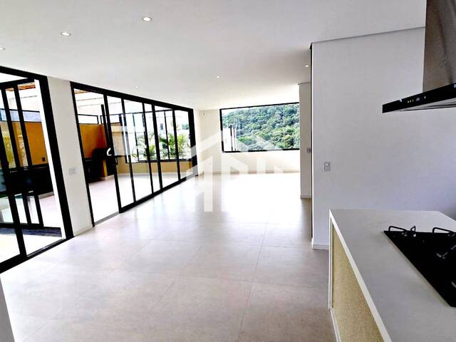Casa para Venda em Santana de Parnaíba - 4
