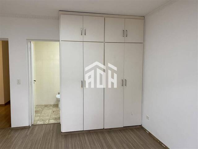Casa para Venda em Santana de Parnaíba - 3
