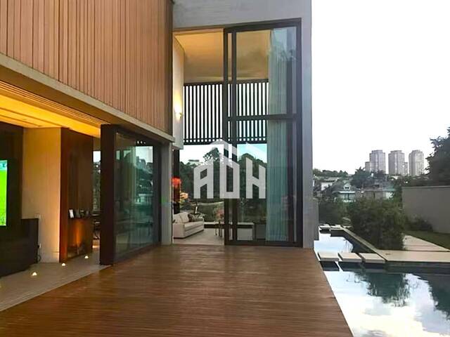 #811 - Casa para Venda em Santana de Parnaíba - SP