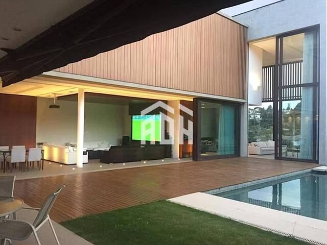 #811 - Casa para Venda em Santana de Parnaíba - SP
