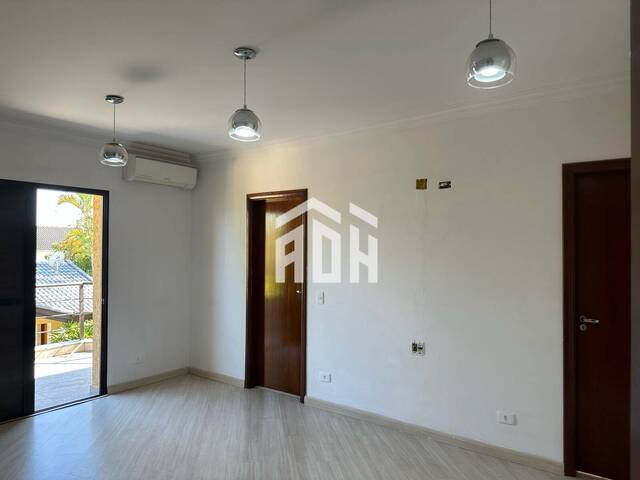 Casa para Venda em Santana de Parnaíba - 4