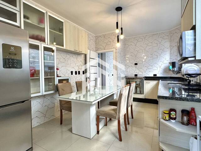 Casa para Venda em Santana de Parnaíba - 3