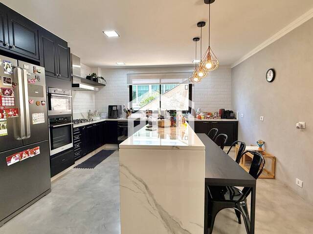 #1051 - Casa para Venda em Santana de Parnaíba - SP