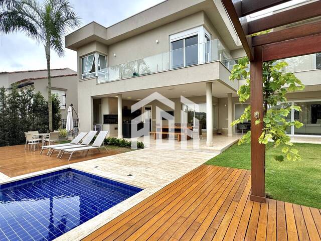 #1052 - Casa para Venda em Santana de Parnaíba - SP