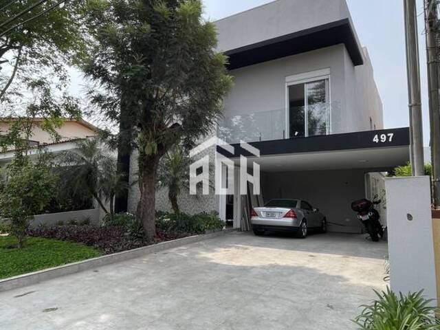 #1055 - Casa para Venda em Santana de Parnaíba - SP
