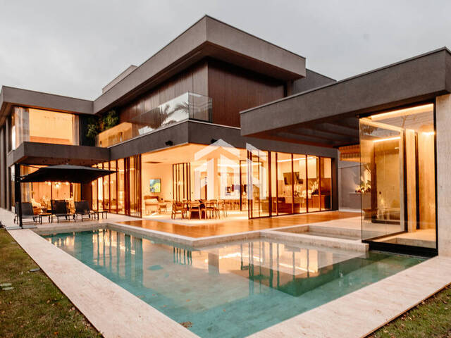 #1057 - Casa para Venda em Santana de Parnaíba - SP