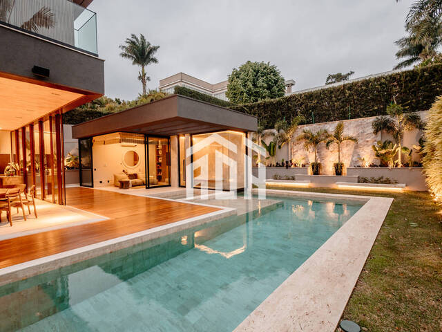 #1057 - Casa para Venda em Santana de Parnaíba - SP