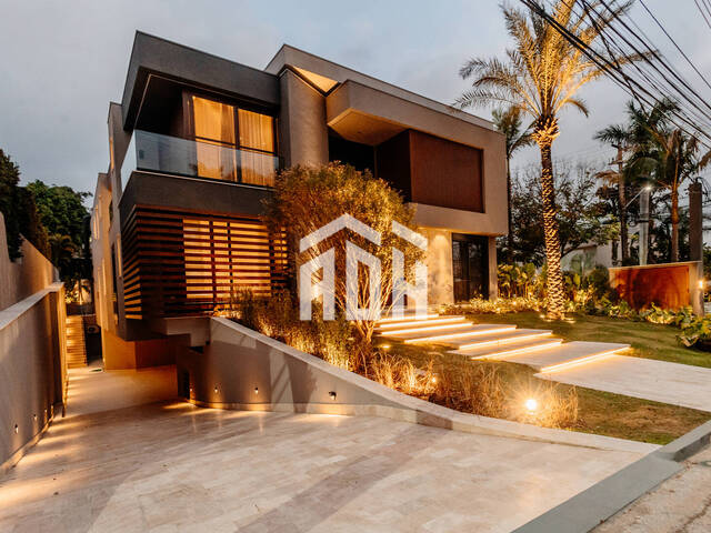 #1057 - Casa para Venda em Santana de Parnaíba - SP