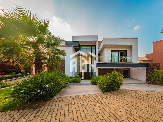 #1071 - Casa para Venda em Santana de Parnaíba - SP