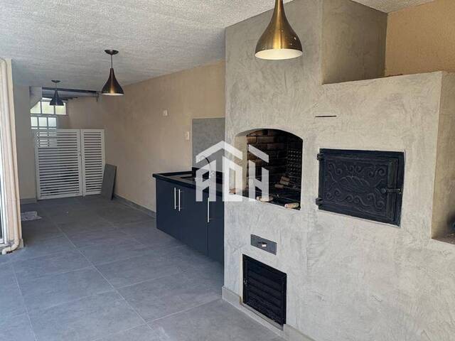 #1076 - Casa para Venda em Santana de Parnaíba - SP