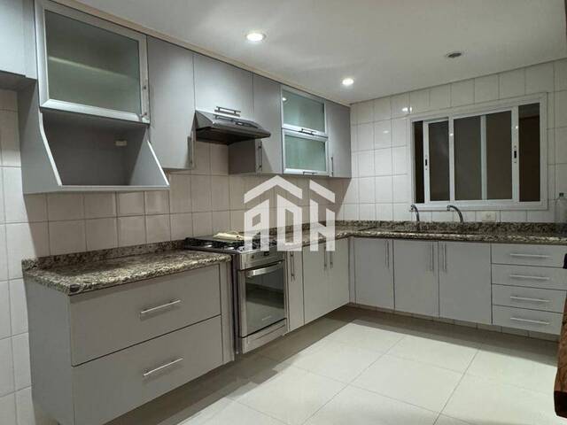 #1076 - Casa para Venda em Santana de Parnaíba - SP