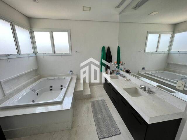 #1079 - Casa para Venda em Santana de Parnaíba - SP