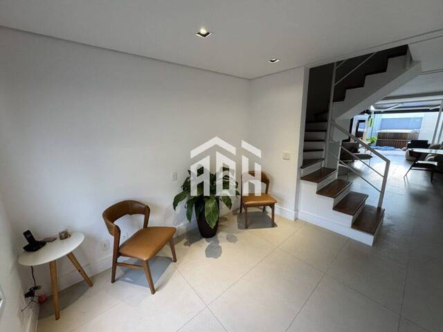 #1081 - Casa para Venda em Santana de Parnaíba - SP