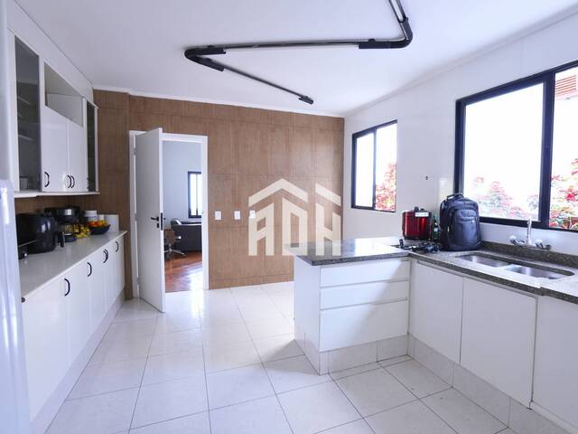 #1077 - Casa para Venda em Santana de Parnaíba - SP